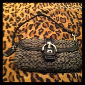 Coach Wristlet 100% authentic