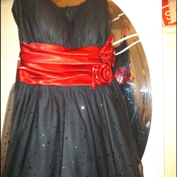 @mrscurr   Party Dress, New with out tag.
