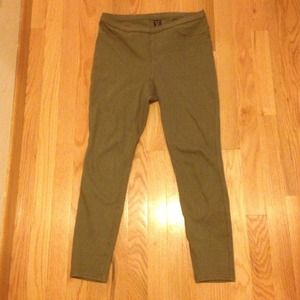 **SOLD**Olive green leggings - sz S