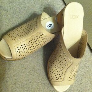 Never worn ugg shoes!!! 💰Reduced