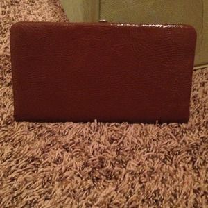 **RESERVED**Brown wallet & Guess wallet