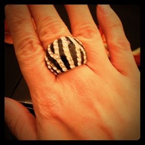 Black and white fashion ring !!