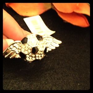 🍀NWT soccer ball w/wings ring🍀