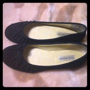 Black Authentic Steve Madden Flats with a bow