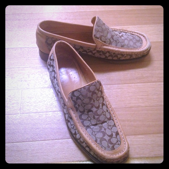 Women's Logo Loafer