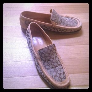 Women's Logo Loafer