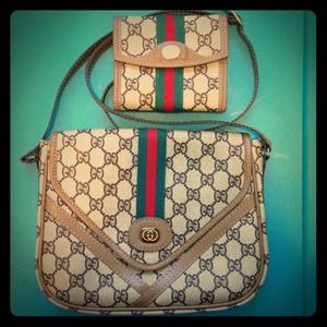 Gucci Handbags - Gucci Purse and Wallet Gucci Handbags - Gucci Purse and Wallet