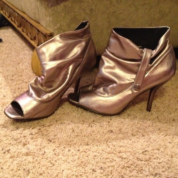 Metallic button ankle booties - Picture 2 of 3