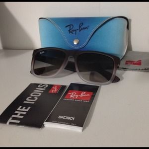 🚫SOLD🚫 Ray-Ban Wayfarer in Brown