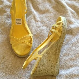 Yellow and beige high heel sandles