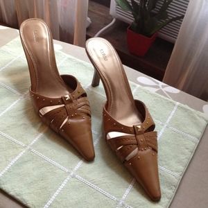 Fioni tan kitten heels