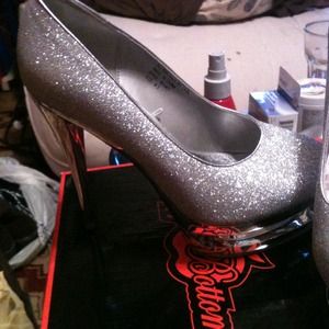 Size 8.5 apple bottoms behati