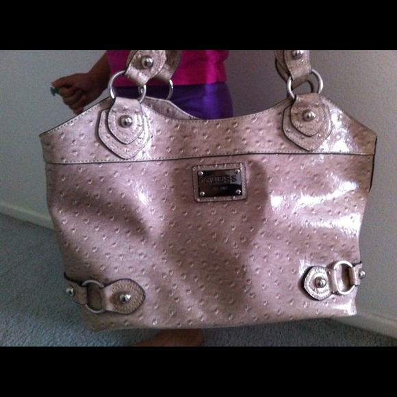 Carryall tote by guess.