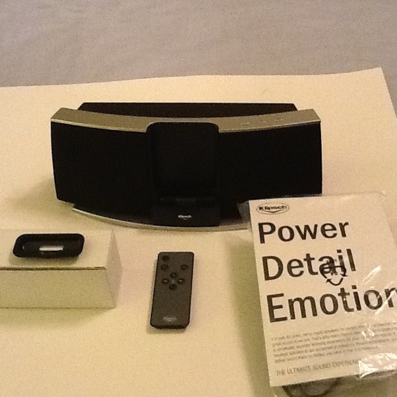 Like new iPod / iPhone dock SOLD