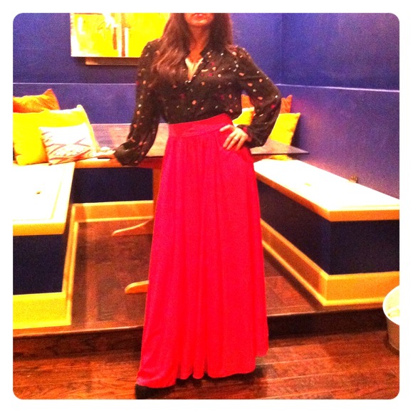 ⚠SOLD! ⚠🚺Highwaisted  hotpink Anthro maxi skirt💟