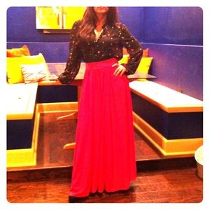 ⚠SOLD! ⚠🚺Highwaisted  hotpink Anthro maxi skirt💟