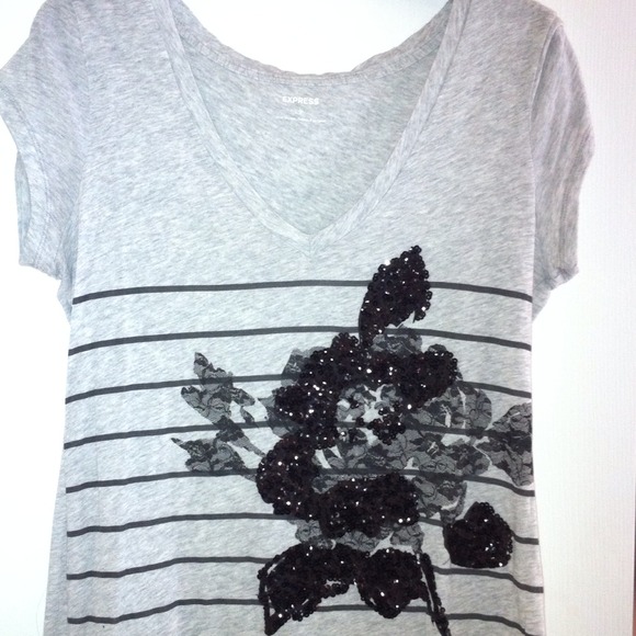 Sold🎉Short sleeved top from Express