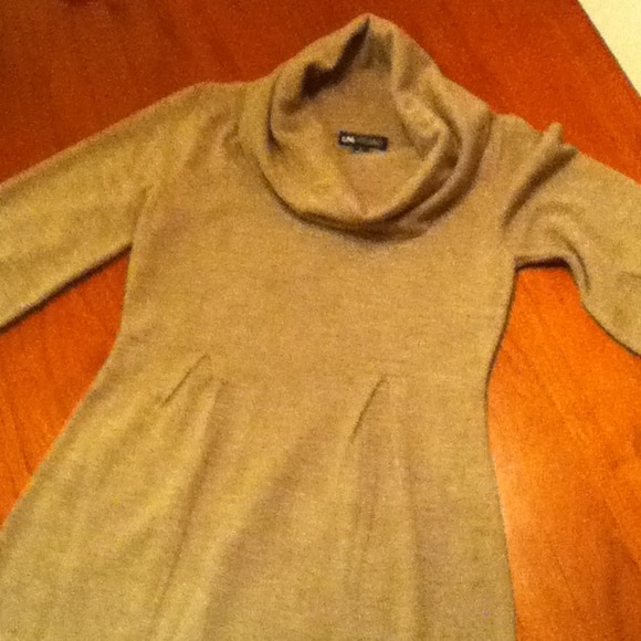 Sweater dress, brown.