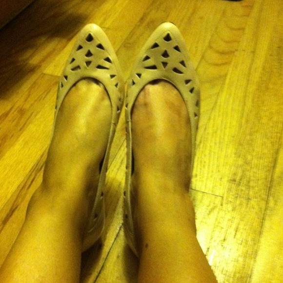 Cutout kitten heels - so adorable!