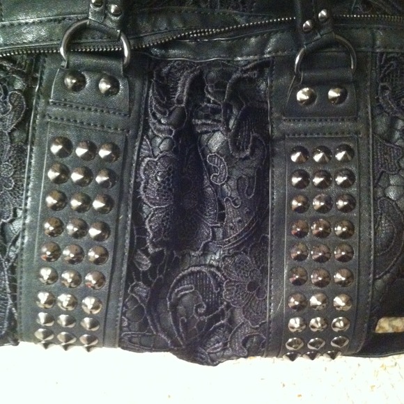 Gorgeous BCBG bag. - Picture 2 of 3