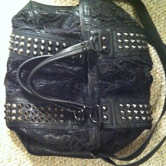 Gorgeous BCBG bag. - Picture 3 of 3