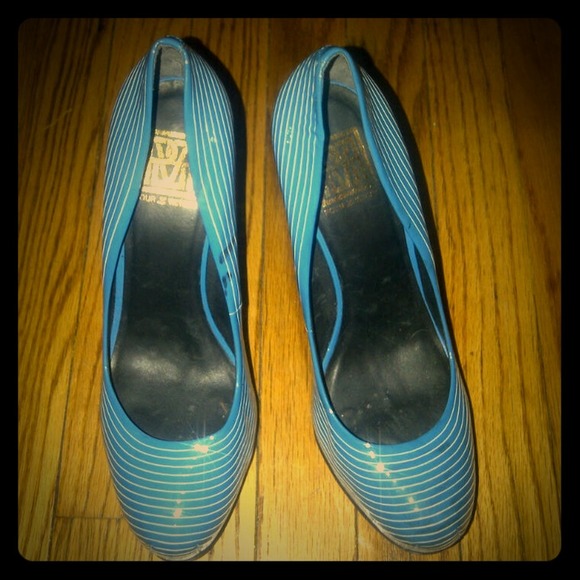 Pour la Victoire 'Irina' Teal Platform Pumps