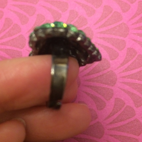 Green rhinestone heart ring - Picture 4 of 4