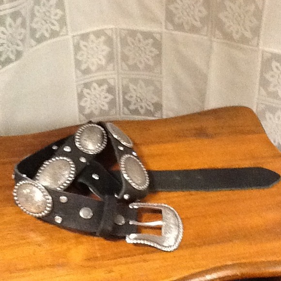 Black Leather/Silver Conchos Western Belt M