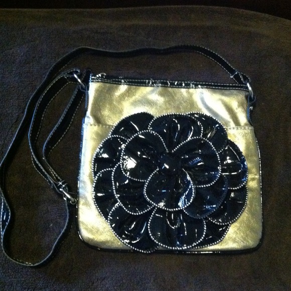 Brushed Gold & Blk crossover strap hand bag
