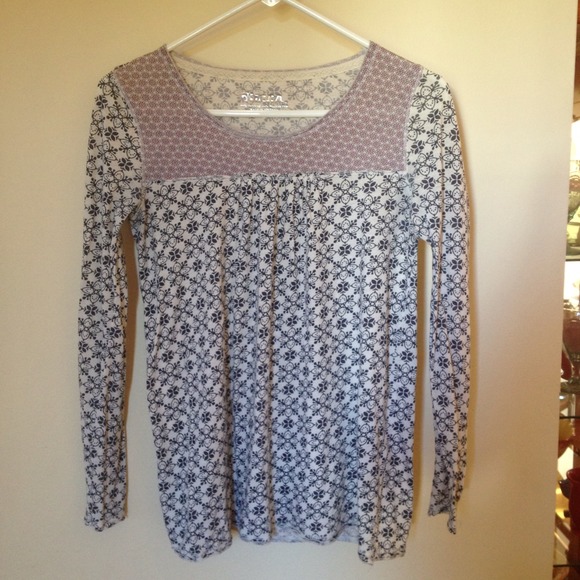 Comfortable long sleeve top