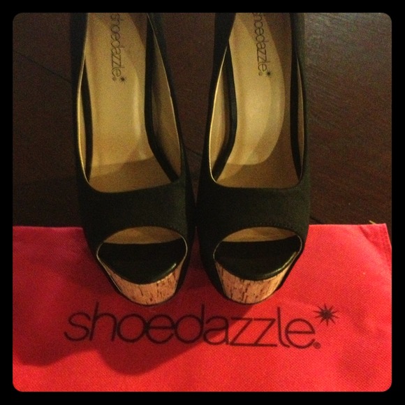 Black Platform Pumps