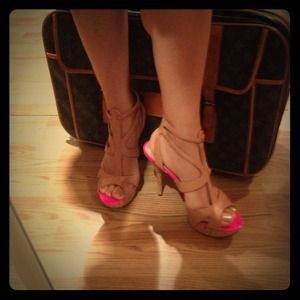 Guess Shoes... New Size 8