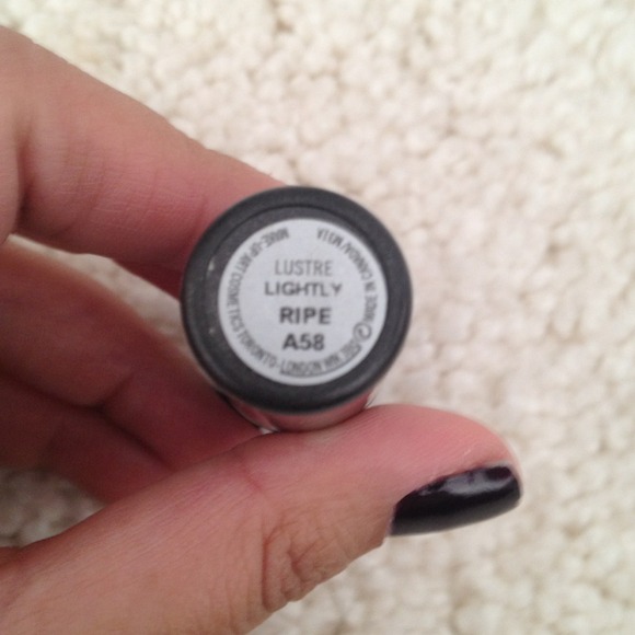 ❌SOLD❌💄Lightly Ripe Lippy 💄 - Picture 3 of 4