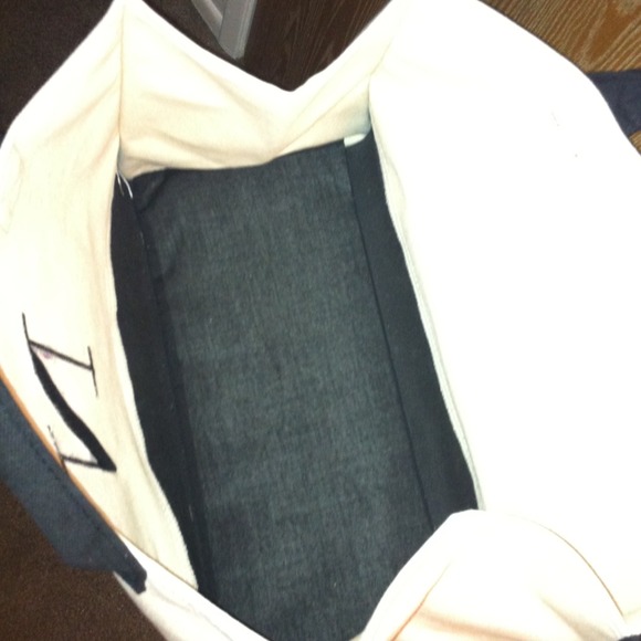 Large initial N tote - Picture 3 of 4