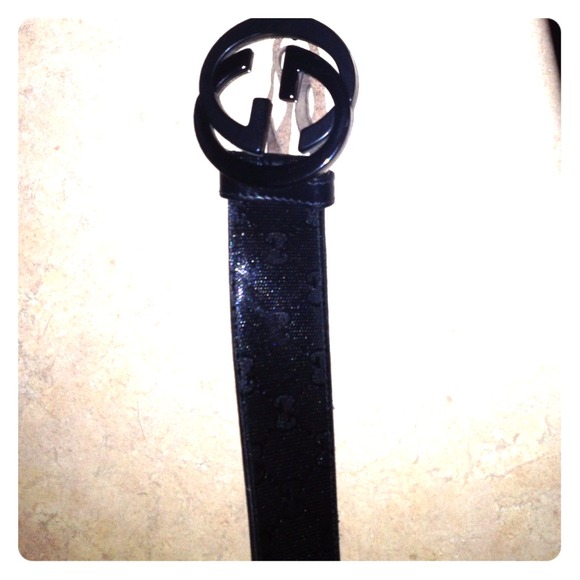 Black on Black leather and interlocking double G. - Picture 1 of 1
