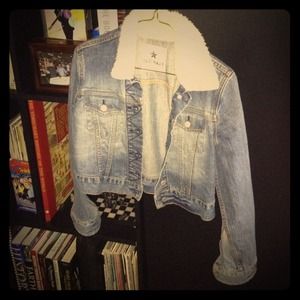 Vintage inspired cropped jean jacket.
