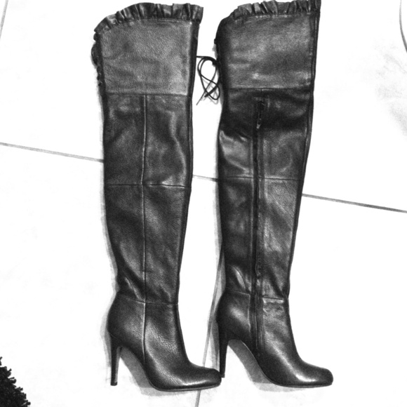 REDUCED!! $125 Report Signature boots