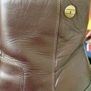 Leather brown Tommy Hilfiger boots. Size 10
