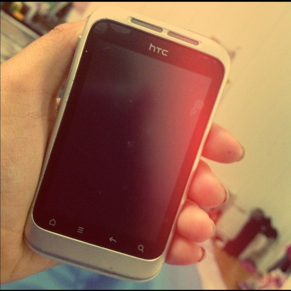 ❌Reserved❌White HTC phone😊