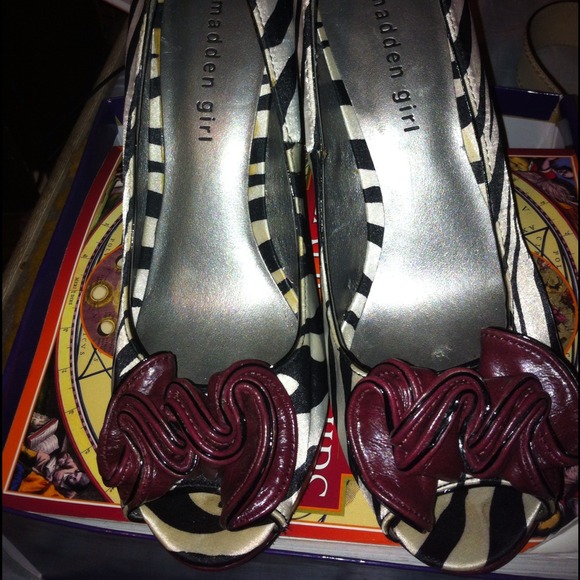 Madden Girl Zebra Print/burgundy accent.  NWOT - Picture 3 of 3