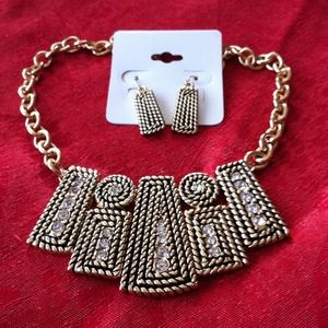 💢SOLD To Coworker💢textured necklace earring set.