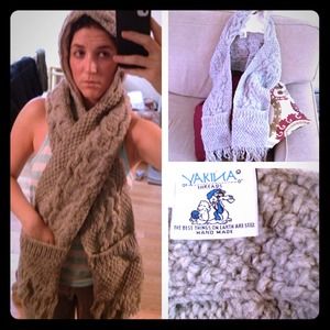 R'SVD till 12/7-Handmade 100% Wool Scarf with hood