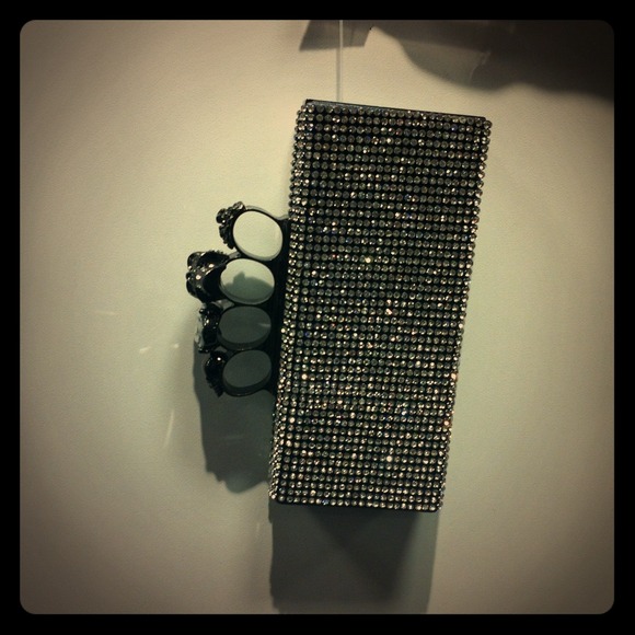 💰SOLD💰Black/silver rhinestone clutch w. skull