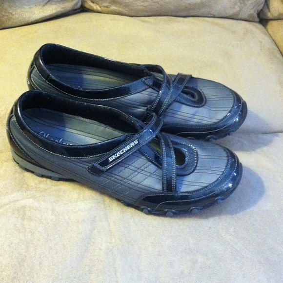 Shoes - Picture 2 of 4