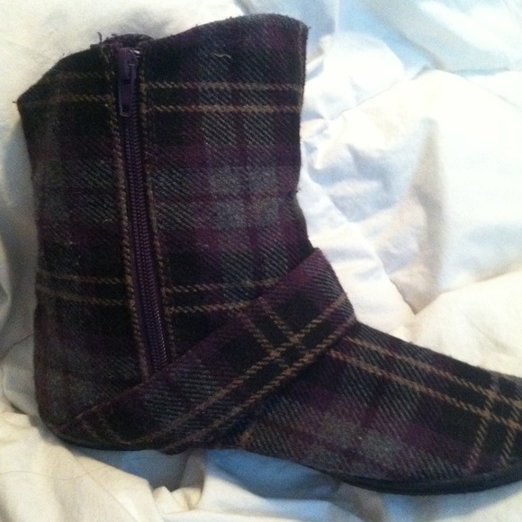 Boots - Picture 2 of 4