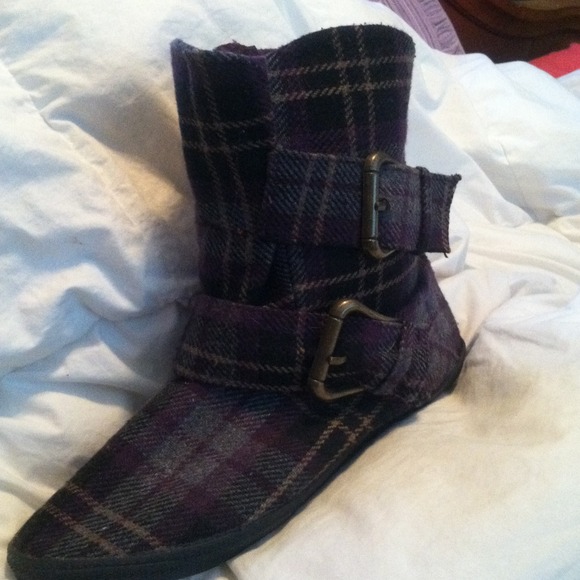 Boots - Picture 4 of 4