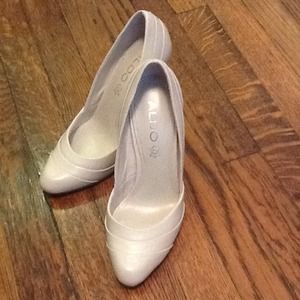 *reserved* Brand new off white Aldo pumps