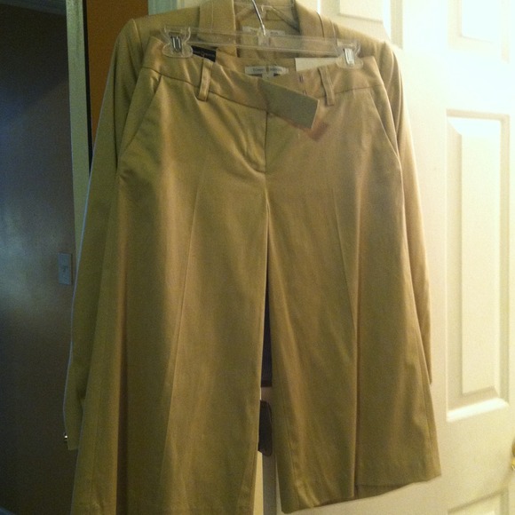 Tommy Hilfiger Women's Suit- Great for spring! - Picture 2 of 2