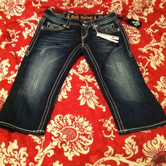 NWT Rock Revival "Noelle Capri"