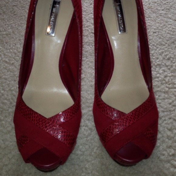 Red pumps! - Picture 1 of 4